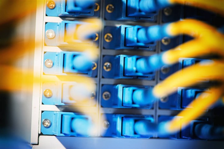 如何利用 10/25G 数据中心叶交换机构建低延迟、可扩展的网络