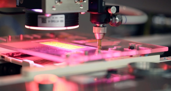 8.8mm全球最薄荣耀Magic V5背后的微米级制造工艺(图3)