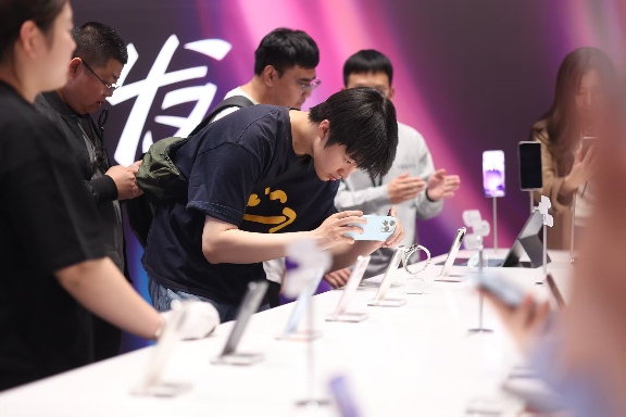 顺应用户升档购机需求 OPPO持续布局高端机市场(图1)