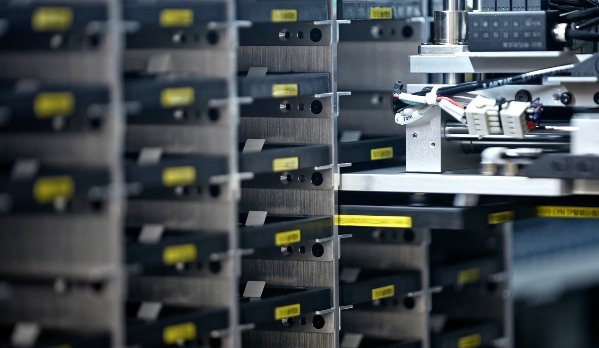 8.8mm全球最薄荣耀Magic V5背后的微米级制造工艺(图2)